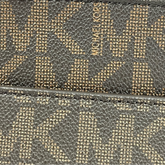 ⭐️HOST PICK MK LOGO STRIPE CROSSBODY DOME BAG - Picture 5 of 13